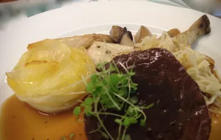 Beef fillet with pototo cake