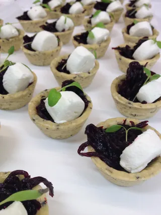 Goat cheese and spicy beetroot