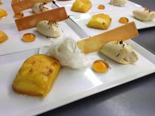 Panfried mango and mascarpone cream