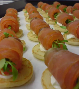 Salmon gravlax on blinis