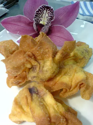 Spicy crab and coconut wonton